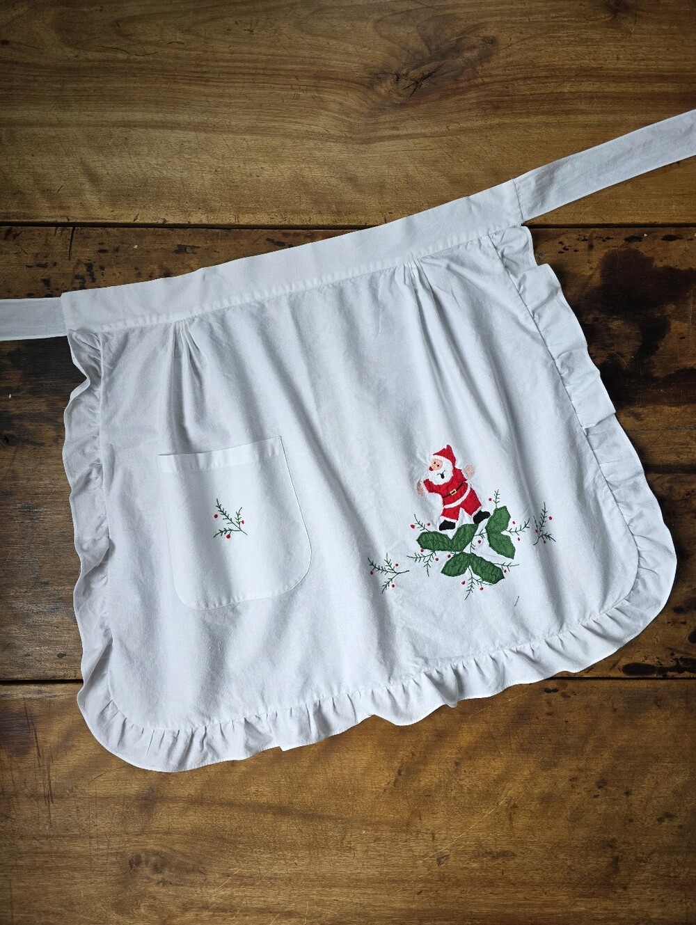 Vintage Christmas Apron – Crisp White Cotton / Embroidered Santa Motif